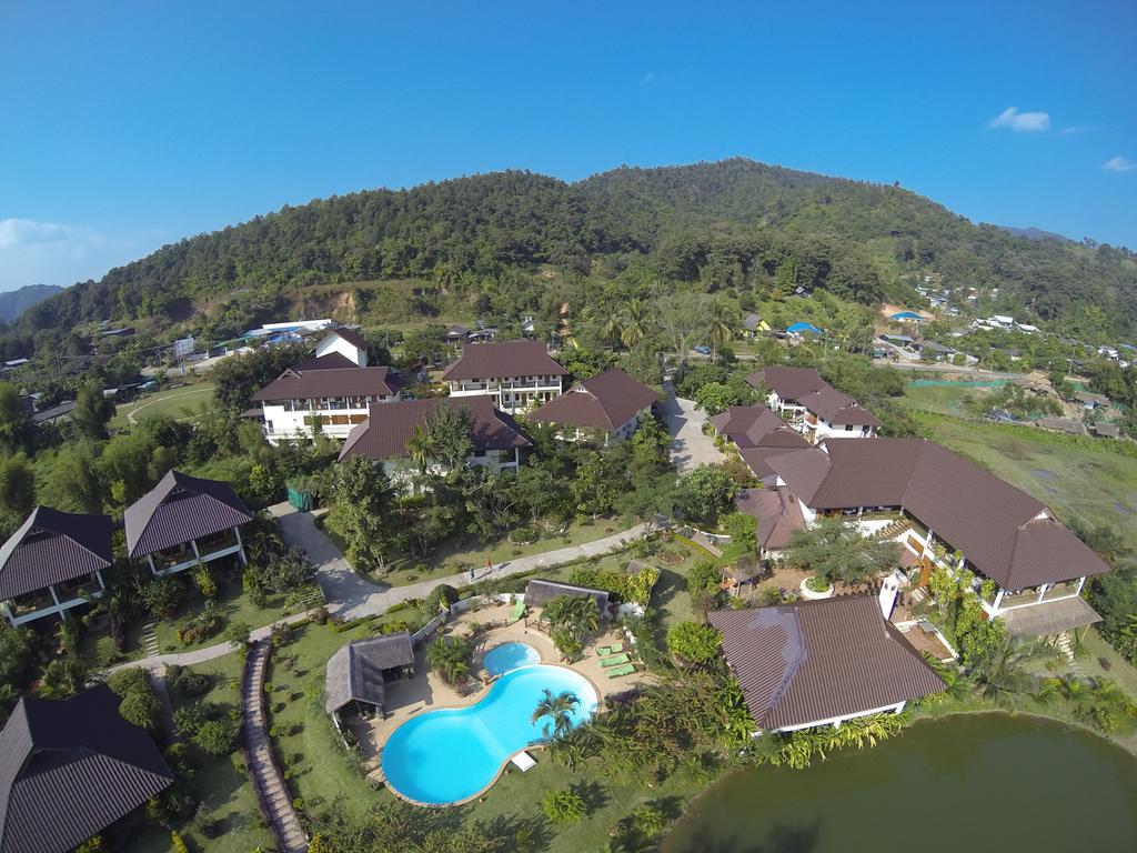 Maekok River Village Resort Mae Ai Bagian luar foto