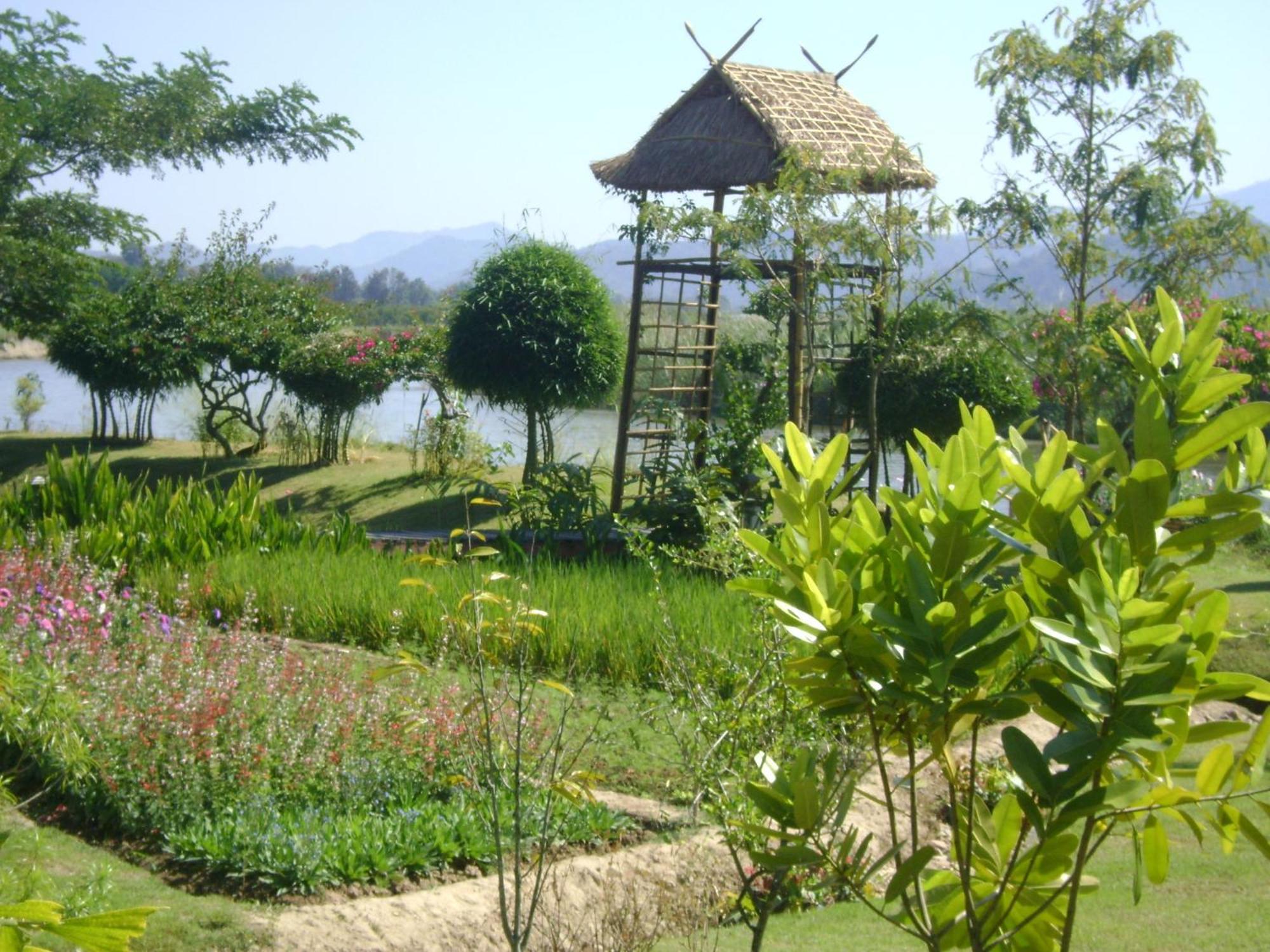 Maekok River Village Resort Mae Ai Bagian luar foto