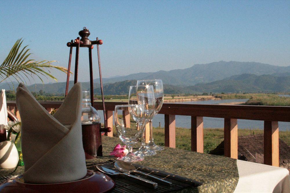 Maekok River Village Resort Mae Ai Bagian luar foto