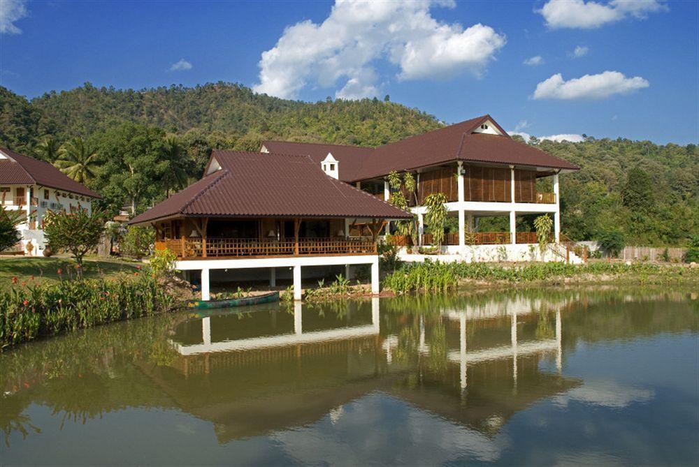 Maekok River Village Resort Mae Ai Bagian luar foto