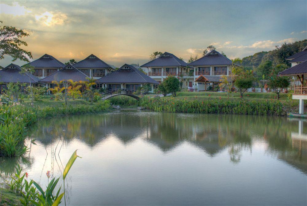 Maekok River Village Resort Mae Ai Bagian luar foto