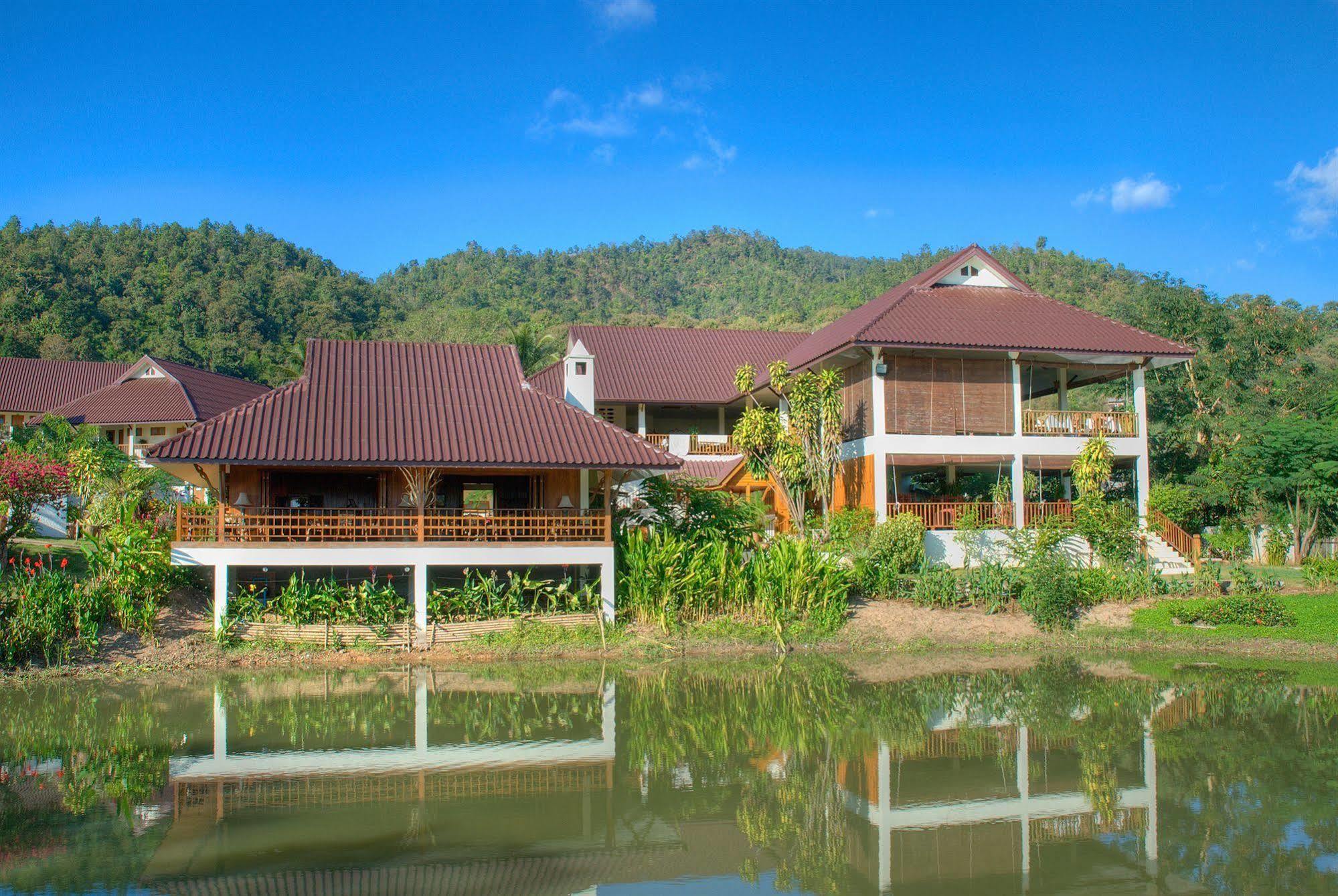 Maekok River Village Resort Mae Ai Bagian luar foto