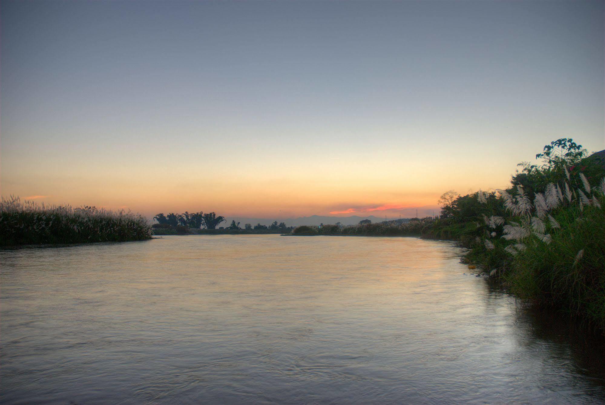 Maekok River Village Resort Mae Ai Bagian luar foto