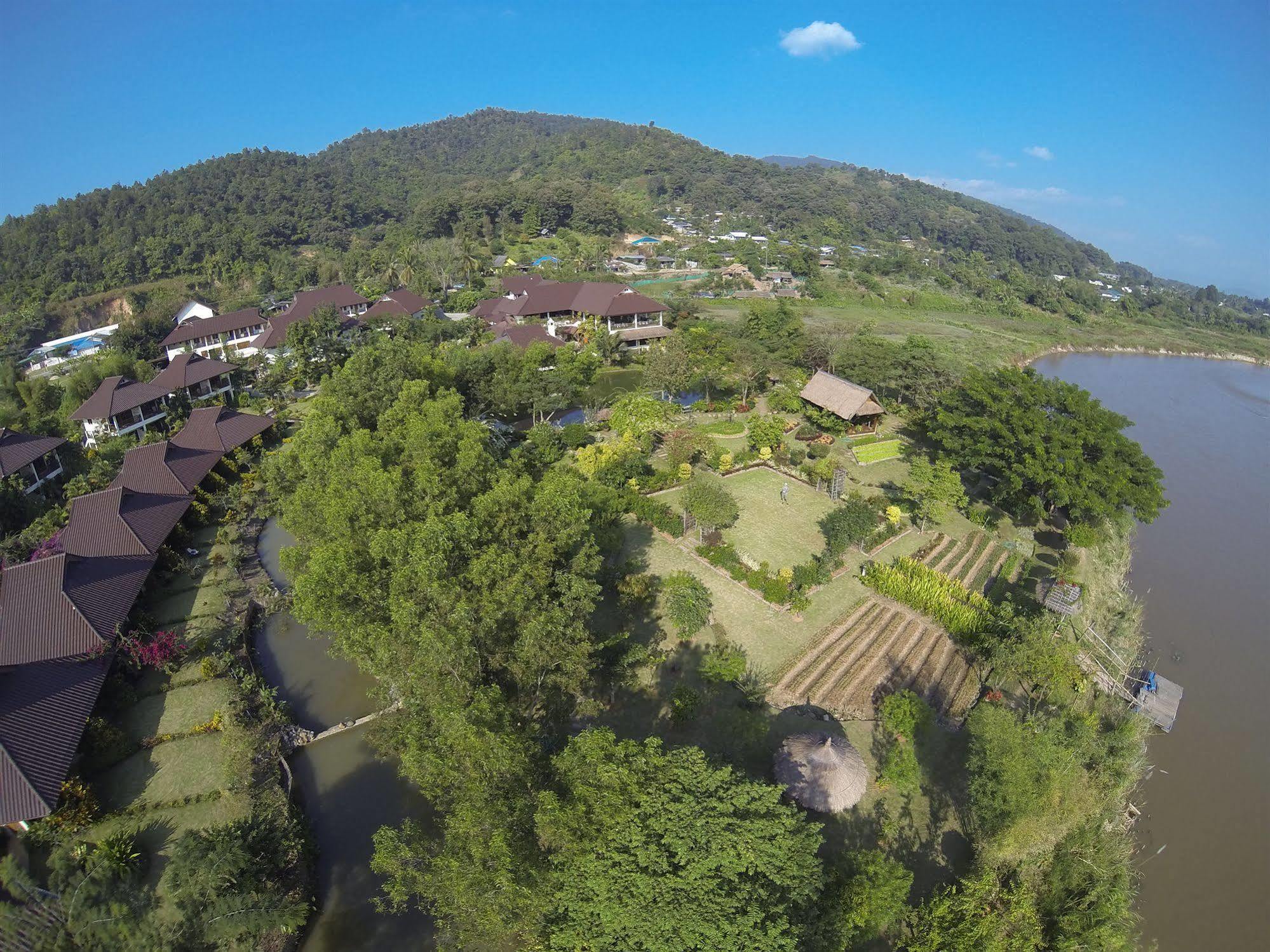 Maekok River Village Resort Mae Ai Bagian luar foto
