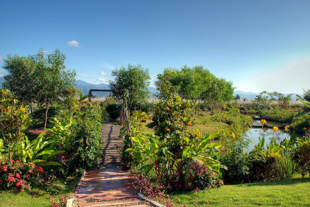 Maekok River Village Resort Mae Ai Bagian luar foto