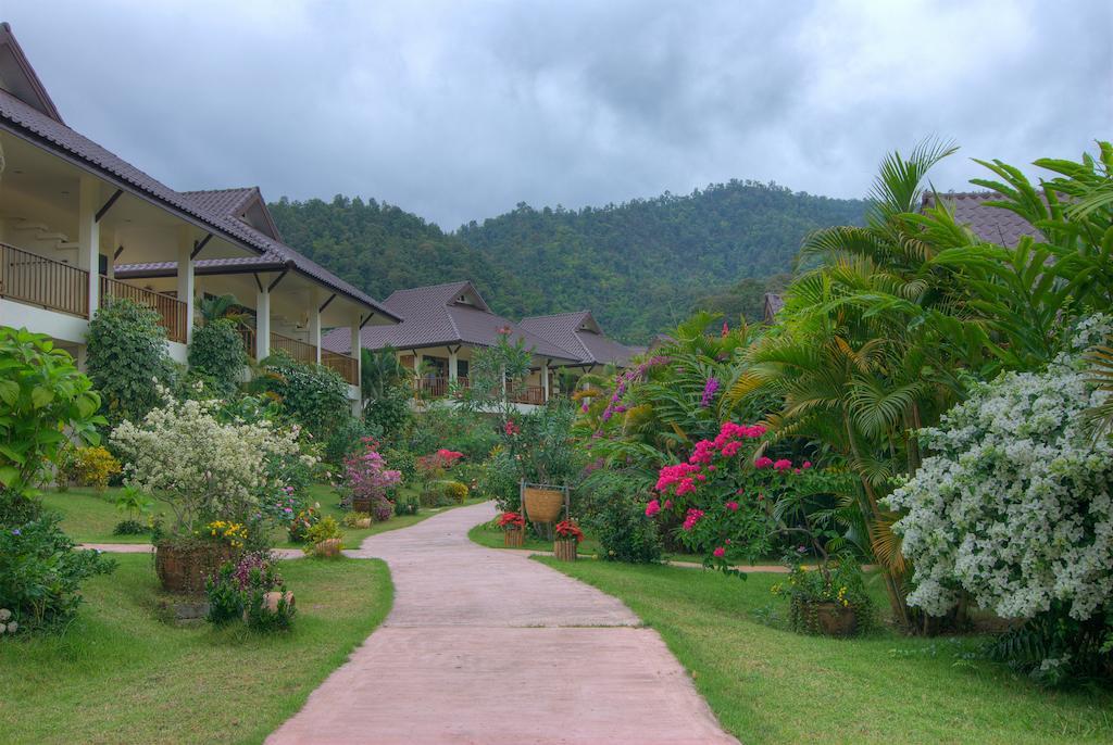 Maekok River Village Resort Mae Ai Bagian luar foto